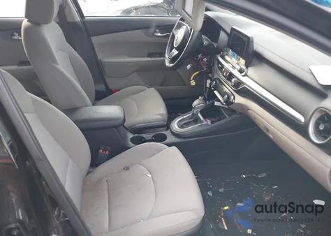 2019 Kia Forte Lxs z USA, uszkodzony, nr VIN 3KPF24AD7KE137461